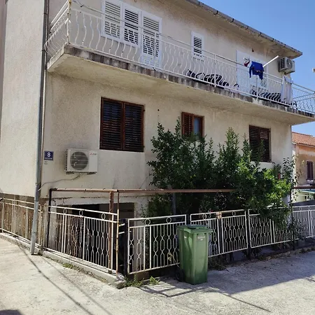 Διαμέρισμα Grlica #2 Τρογκίρ